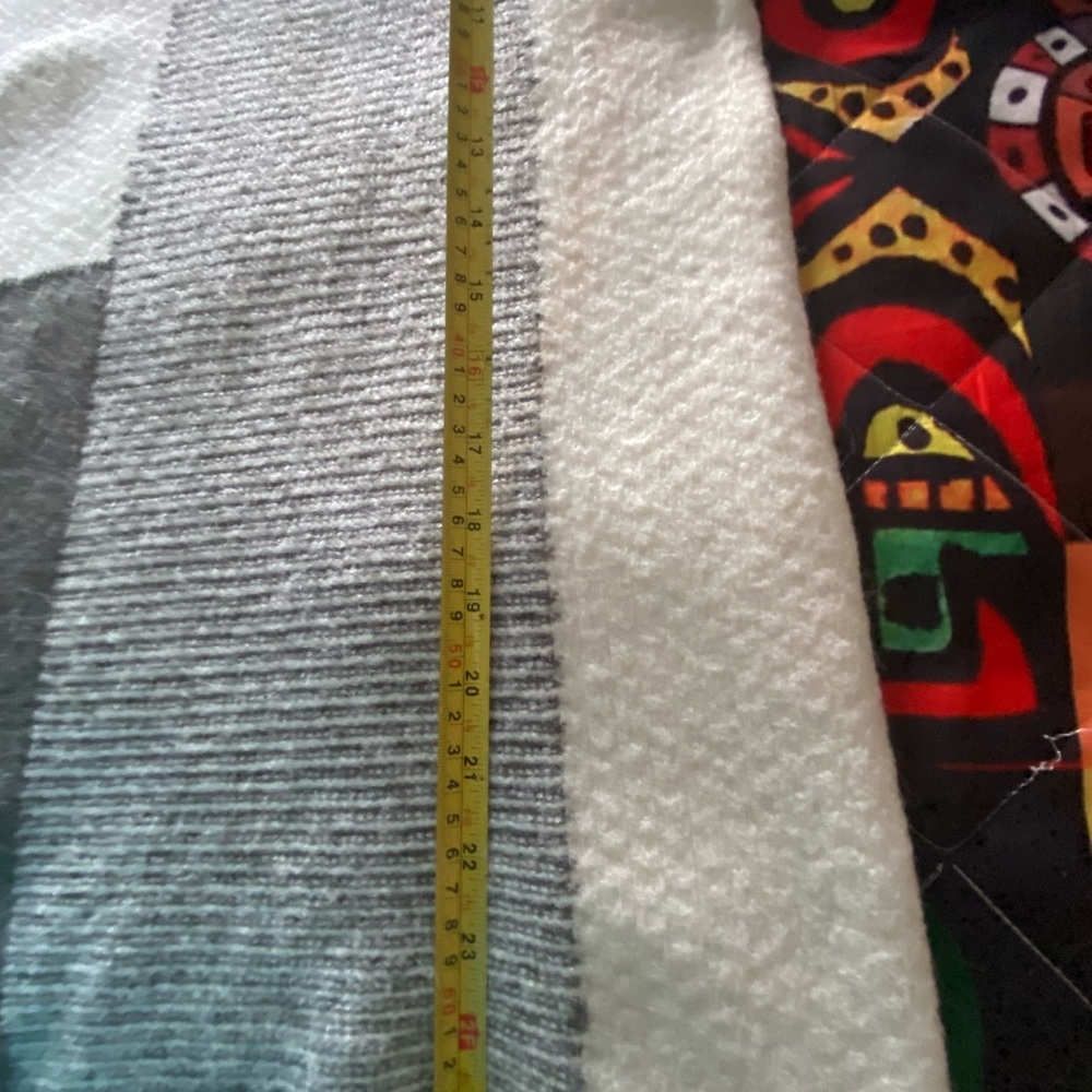 CYRUS Sweater Sz M - Picture 4 of 9